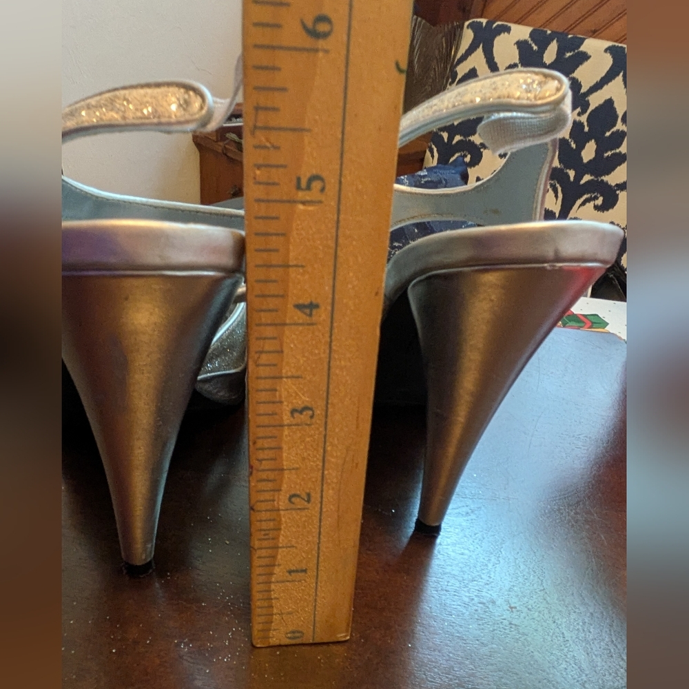 FIONI Night Silver Glitter 4 1/2" Heels. **Size 8. - Picture 2 of 16